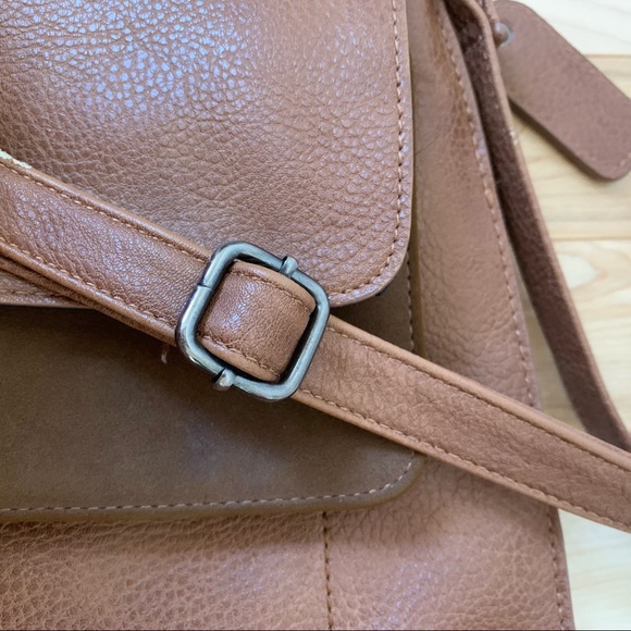 πLeather Crossbody Bag - Picture 6 of 8